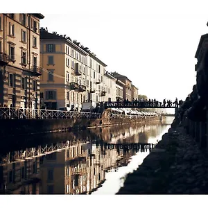 Apartment Taking A Walk In The Beating Heart Of Navigli, Mailand